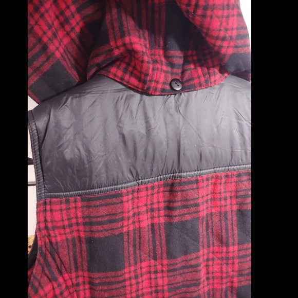 Pendleton NWOT Red Buffalo Check Hooded Vest - Picture 3 of 6